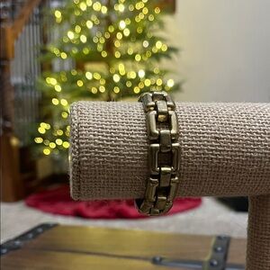 Elegant Gold Bracelet for Women